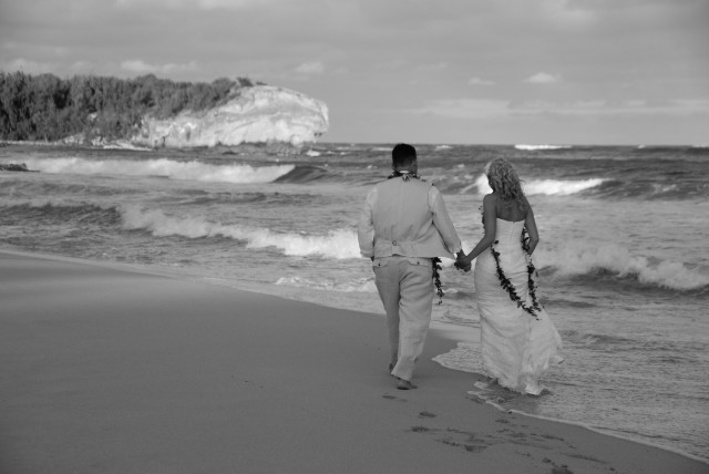 kauai-wedding-photography-featured-wedding-simple-beach-wedding-1