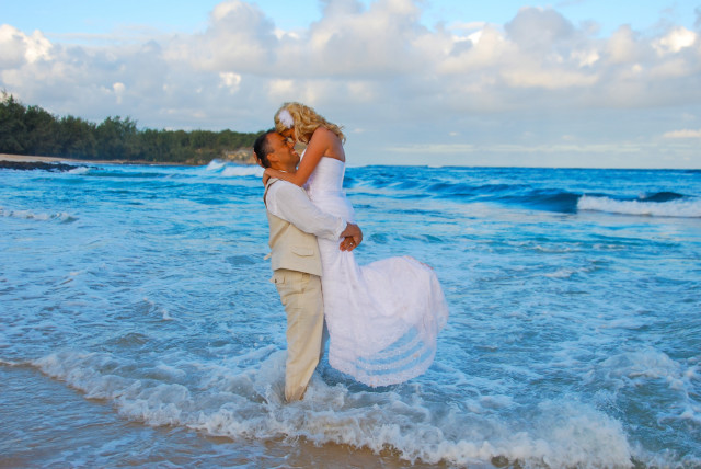 kauai-wedding-photography-featured-wedding-simple-beach-wedding-23
