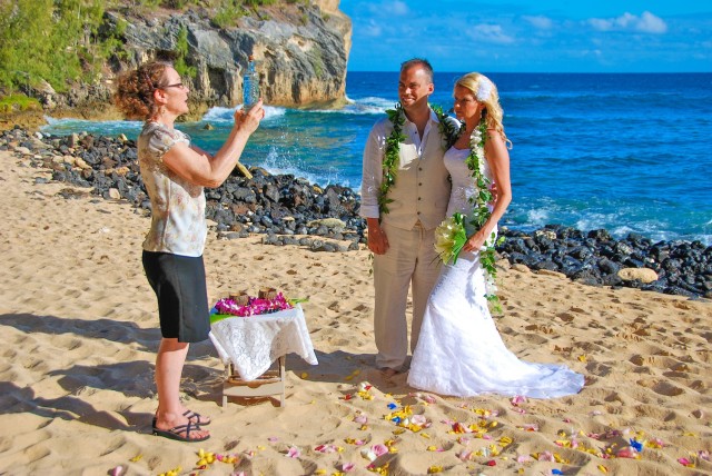 kauai-wedding-photography-featured-wedding-simple-beach-wedding-7